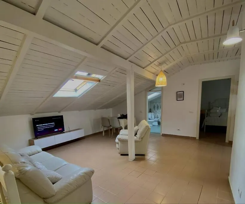 Cozy Attic With Terrace Διαμέρισμα Δυρράχιο Αλβανία