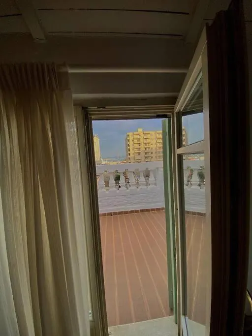 Cozy Attic With Terrace Διαμέρισμα Δυρράχιο 0*,
